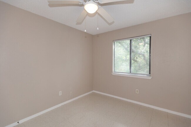 Building Photo - 6723 Lancret Hill Dr