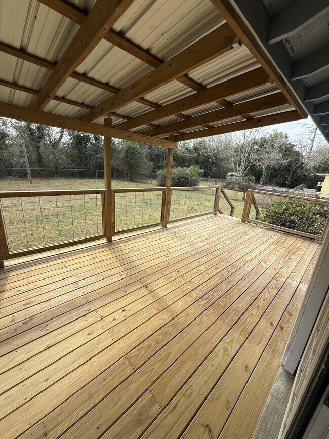 Building Photo - 315 Pine Cir