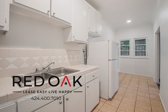 Building Photo - 706 N St Andrews Pl