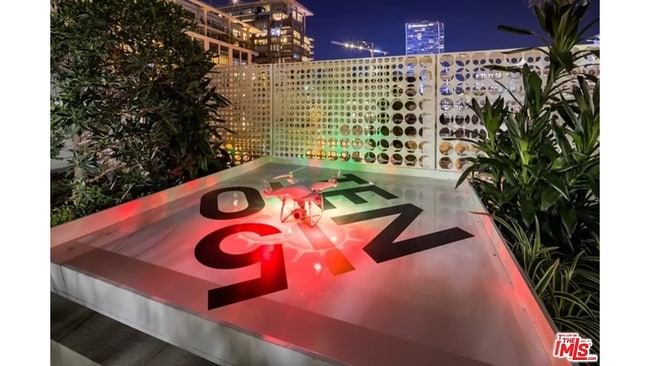 Building Photo - 1050 S Grand Ave