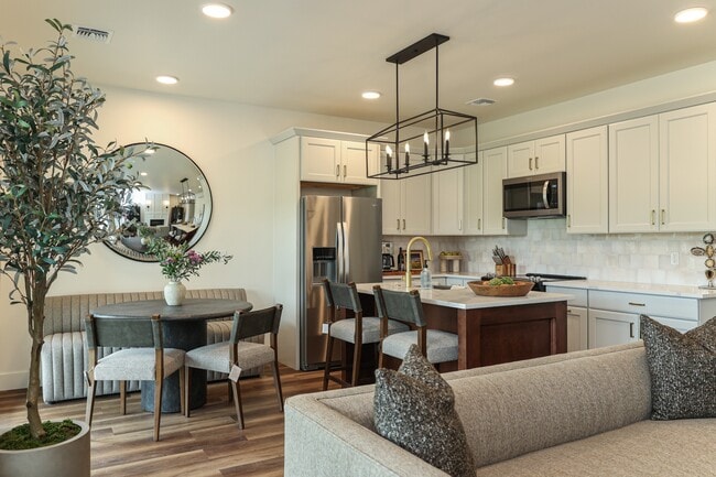 Building Photo - 1745 E Rex Rd