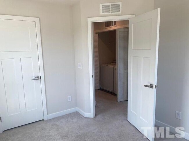 Building Photo - 511 Autumn Cure Ct