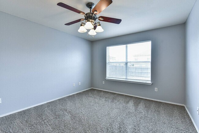 Building Photo - 4600 Donegal Bay Ct