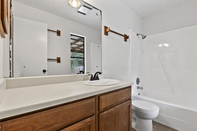 Building Photo - 2208 Lobo Dr