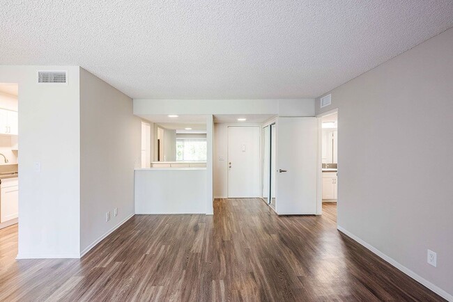 Building Photo - The Villas at Woodland Hills