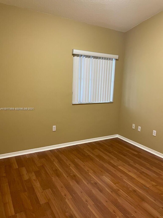 Building Photo - 2920 SE 13th Rd