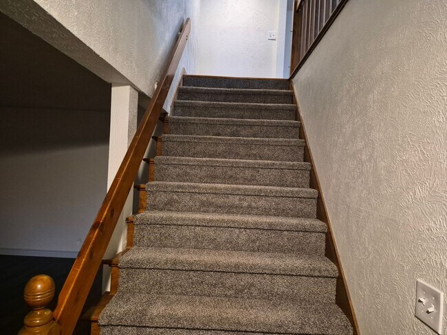 Building Photo - 5836 Ryewyck Dr