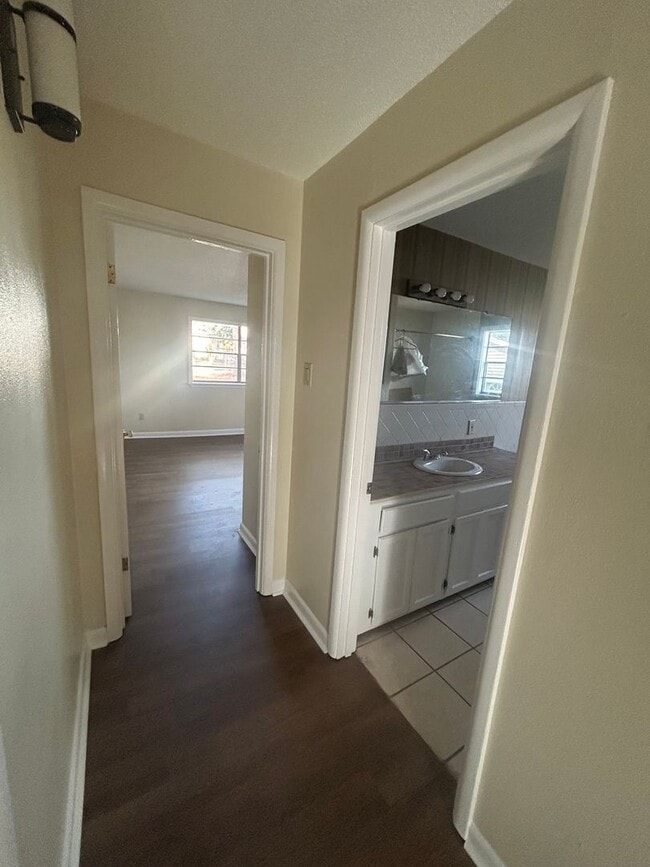 Building Photo - 3 bedroom house