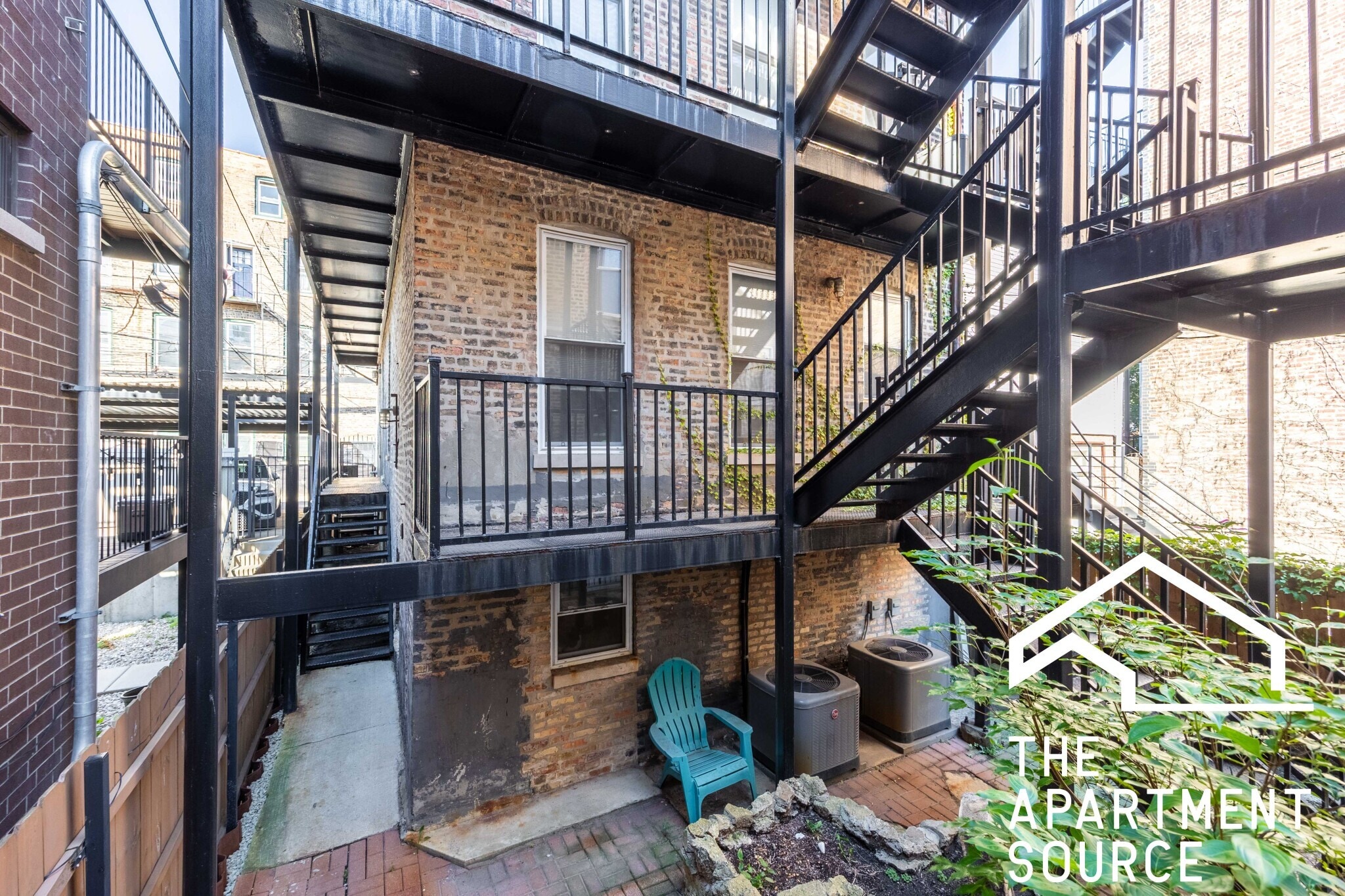 Building Photo - 1822 S Throop St