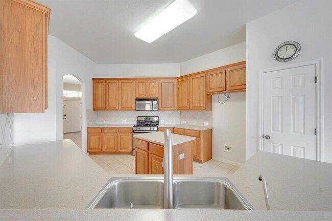 Building Photo - 917 Old Wick Castle Way