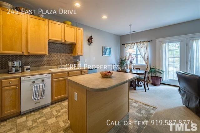 Building Photo - 245 Plaza Dr