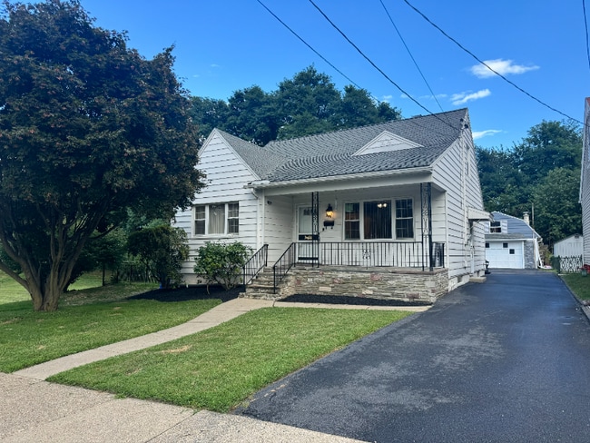 Primary Photo - 267 Simpson St
