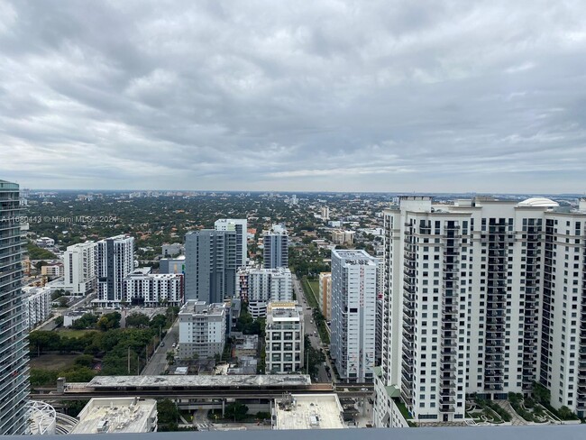 Building Photo - 1000 Brickell Plaza