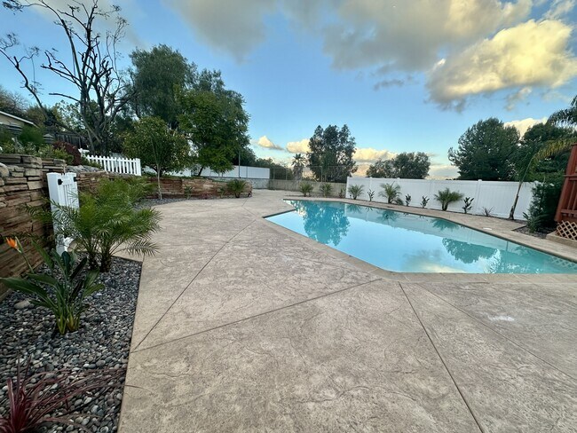 Building Photo - 9071 Paradise Park Dr