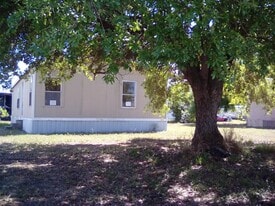 560 Fleetwood Street - 560 Fleetwood St