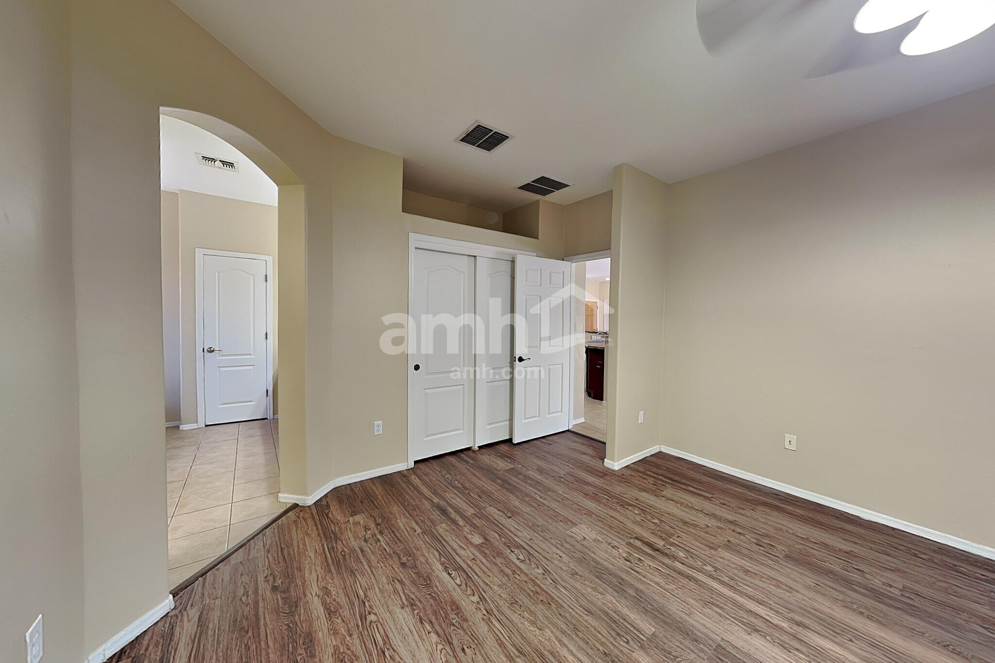 Building Photo - 5561 S Lemon Tree Dr
