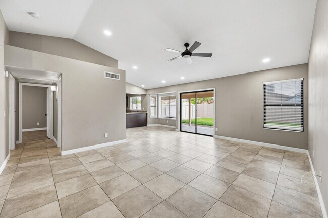 Building Photo - 5531 E Elena Ave