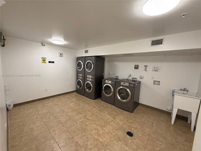 Building Photo - 5978 SW 64th St