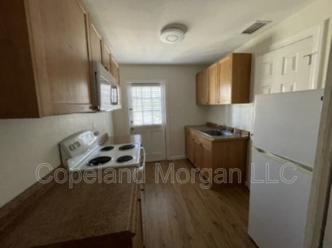 Building Photo - 829 5th St N