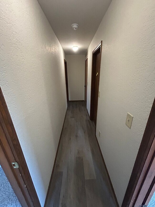 Building Photo - 4 Bedroom, 2 Bathroom House in Lynden with Fenced Yard