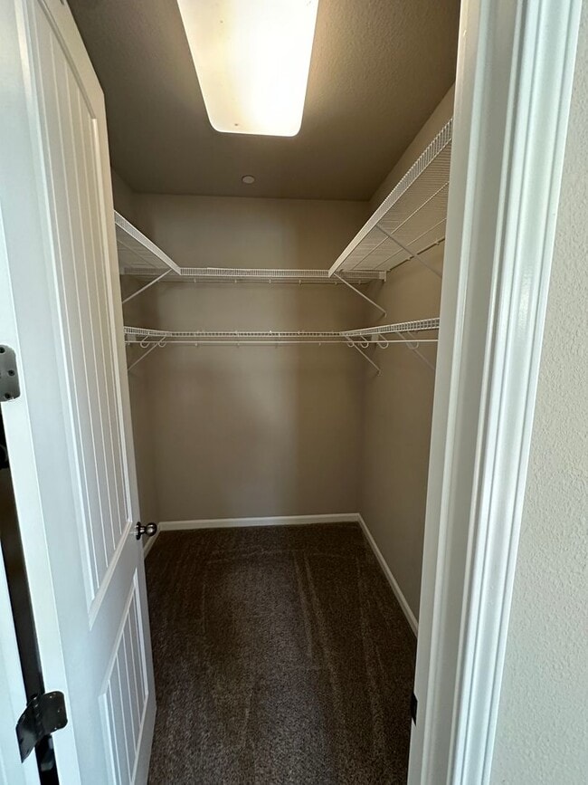 Building Photo - Beautiful 3 Bed 2 Bath House in a Great Lo...