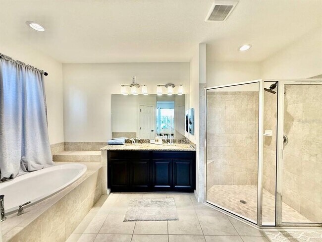 Building Photo - 7832 Red Hickory Pl