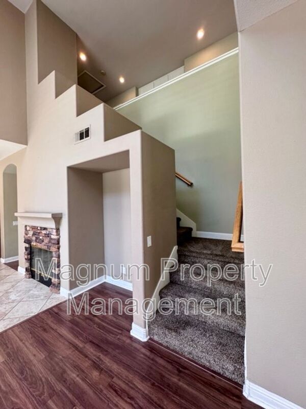 Building Photo - 30997 Oakhill Dr