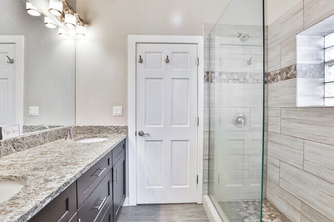 Building Photo - 1542 N Oakley Blvd