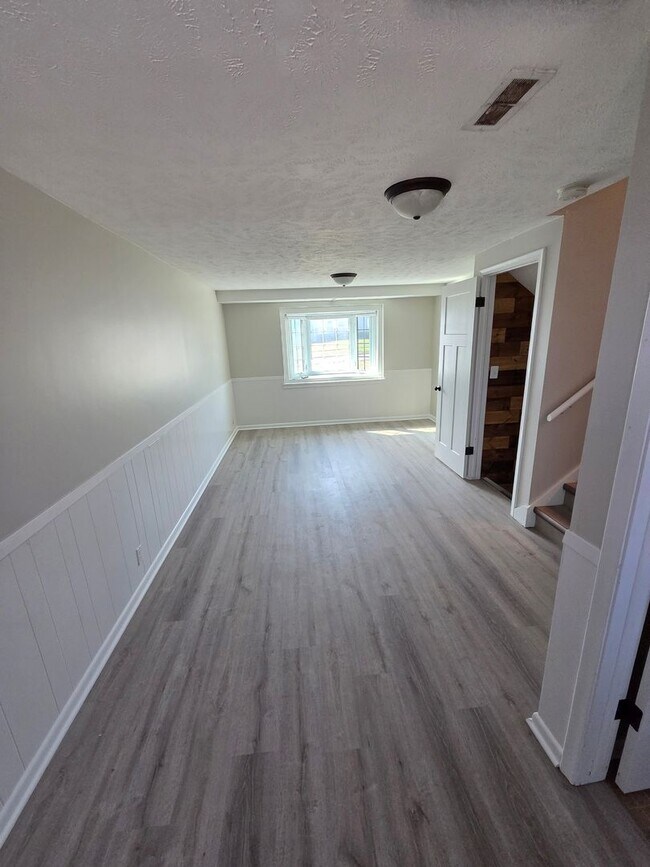 Building Photo - 3 bed, 2 bath, 1 car garage, fenced backyard, newly remodeled!