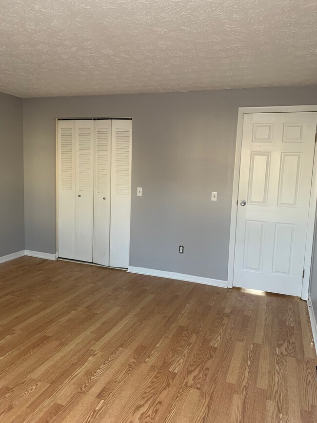 Building Photo - 33 Teakwood Ln