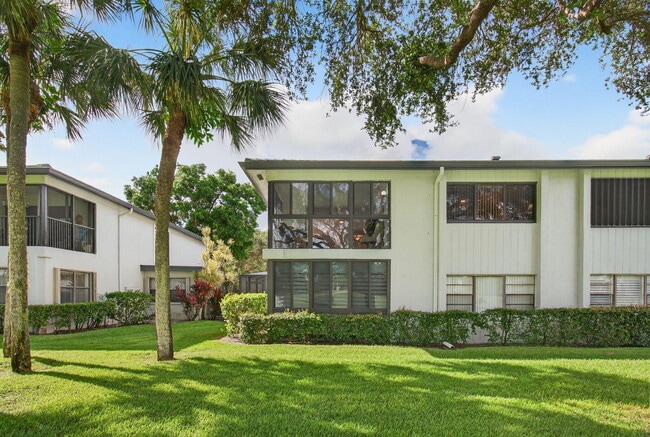 Building Photo - 30 Southport Ln