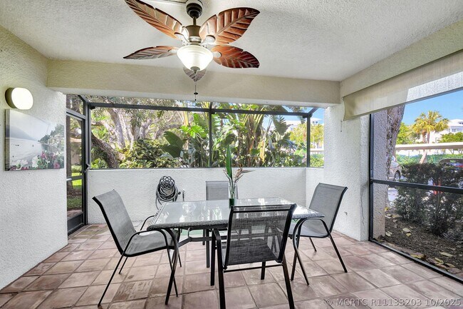 Building Photo - 318 Oak Harbour Dr