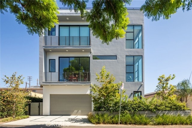 Building Photo - 1616 Amherst Ave