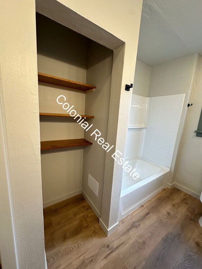 Building Photo - 1304 Sheldon St