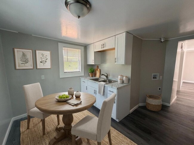 Building Photo - 409 Hobson St