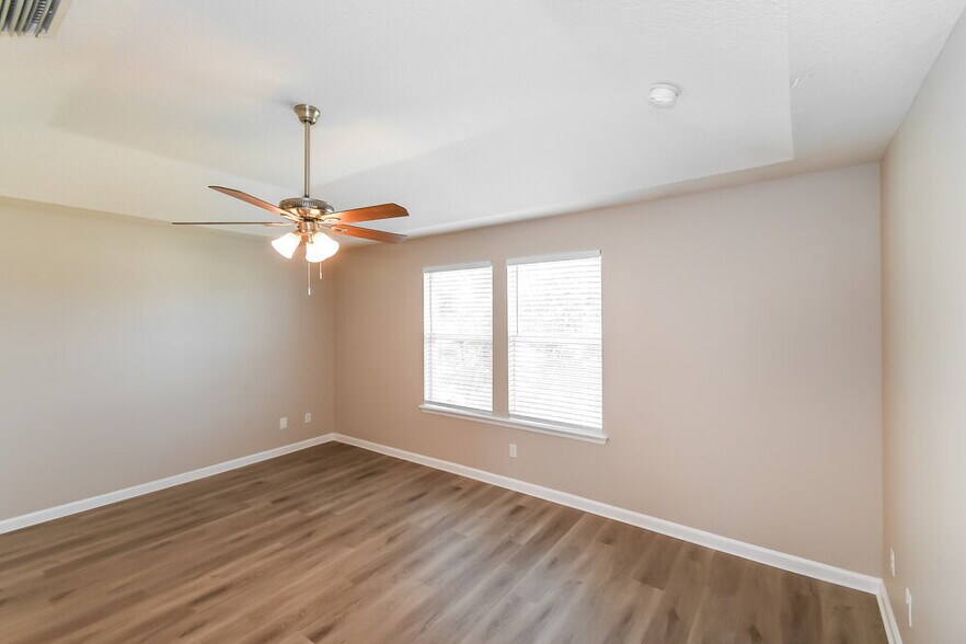 Building Photo - 2326 Sunset Bluff Dr
