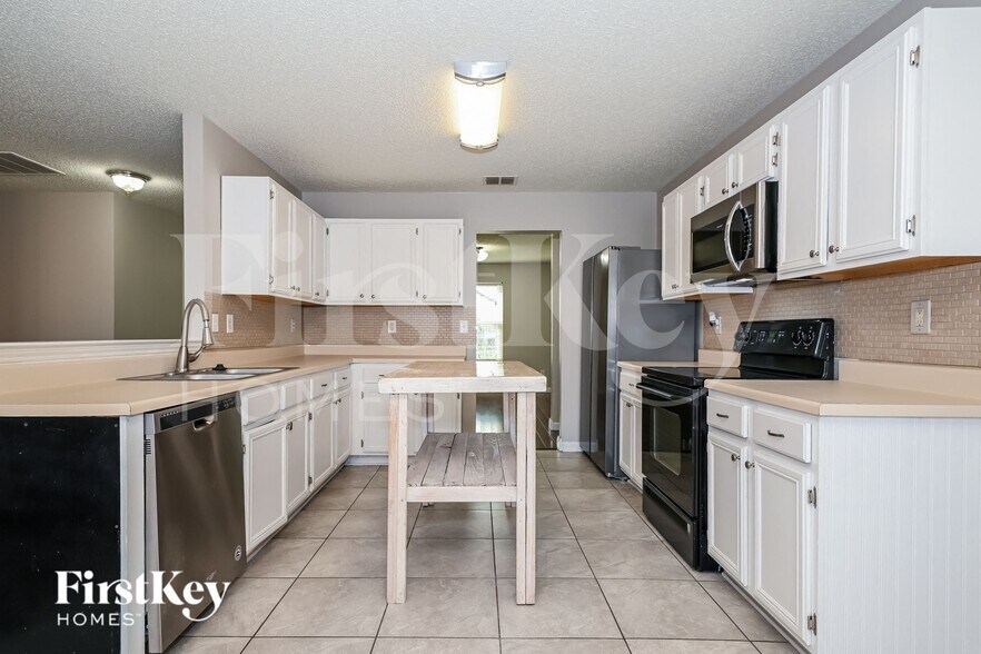 Building Photo - 1445 Lochspring Dr