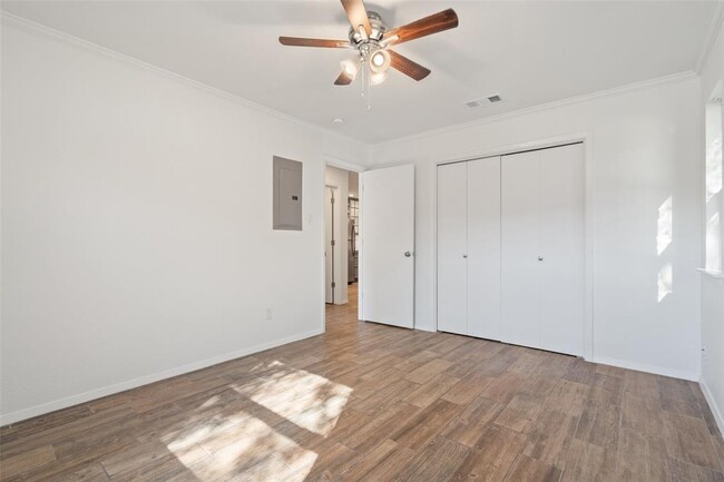 Building Photo - 5608 Cougar Dr