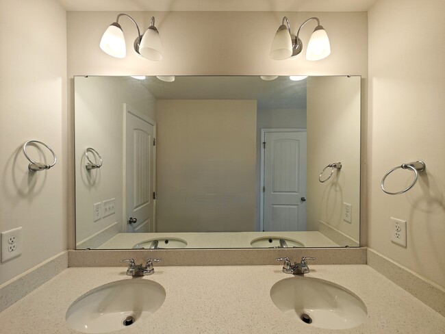 Building Photo - 756 Creekway Dr