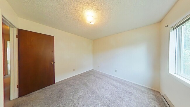 Building Photo - 2Bed 1Bath with Carport! Walk to MSU