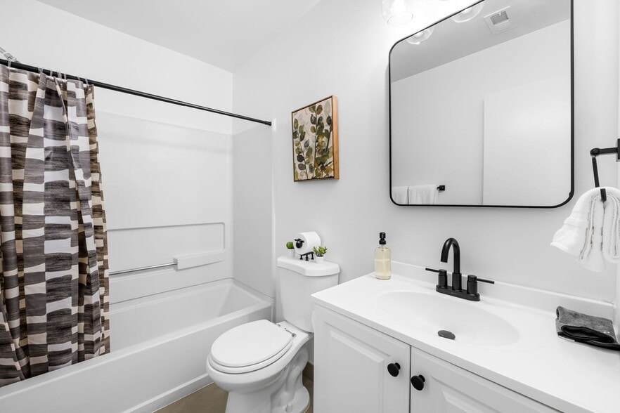 Building Photo - 21 Andrew Pl