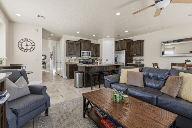 Building Photo - 4221 Torrey Pines Dr