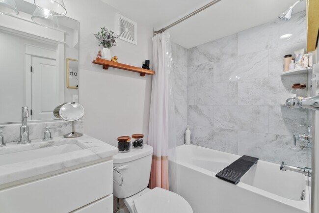 Building Photo - 531 E Fort Ave