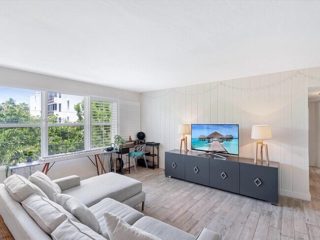 Building Photo - 255 Sunrise Dr