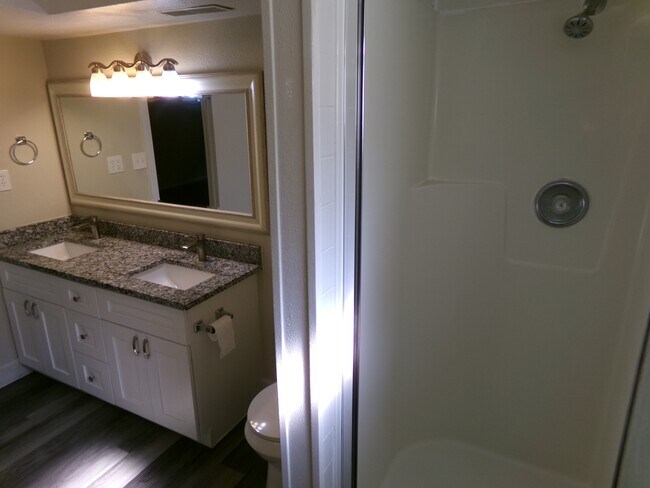 Building Photo - 1132 Ponderosa Dr