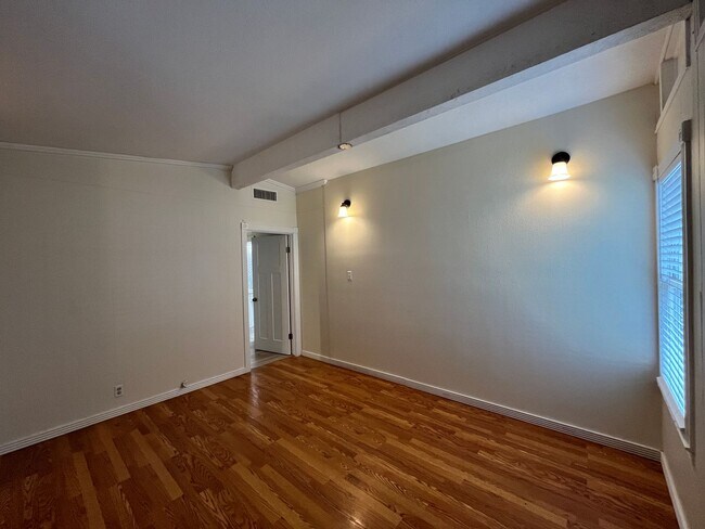 Building Photo - 3309 Mahan Dr