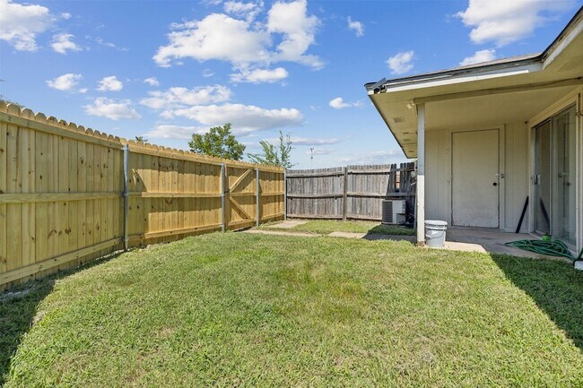 Building Photo - 2410 Lido Ln