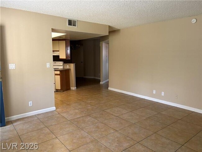 Building Photo - 2080 E Karen Ave