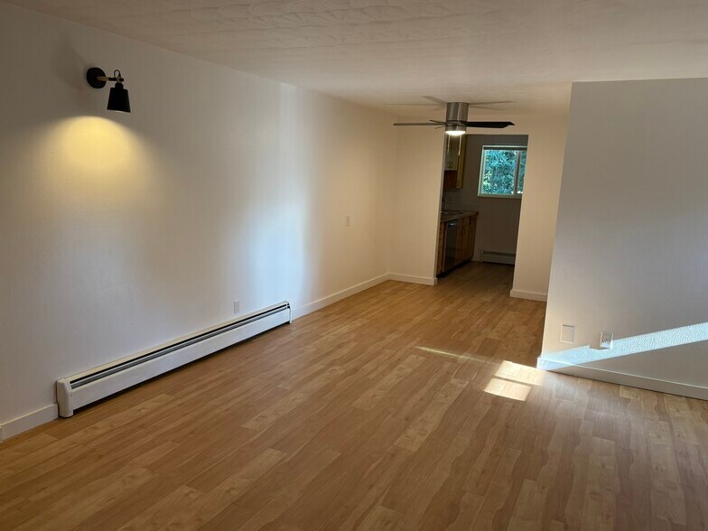 Building Photo - 713 Collyer St
