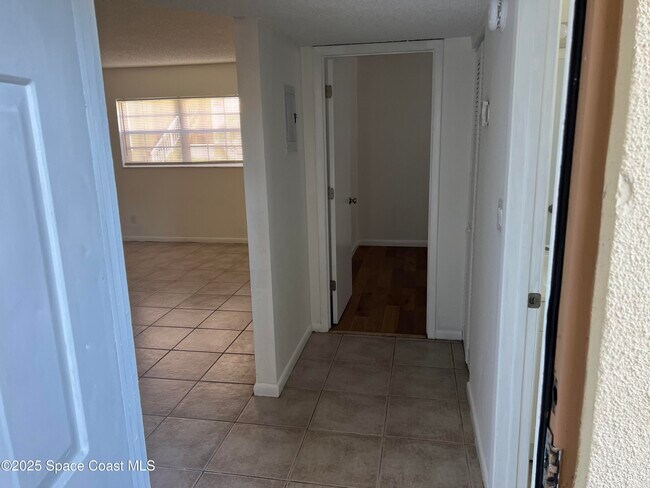 Building Photo - 1609 Sunny Brook Ln